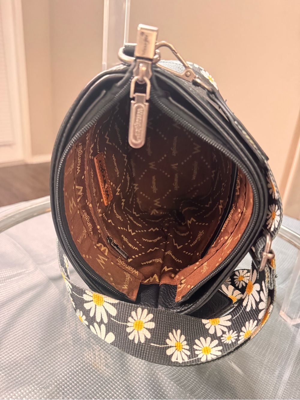 Wrangler Black Crossbody with Daisy Strap - Picture 16 of 16